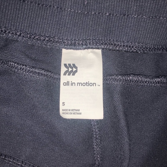 Comfy Shorts Size Small - Picture 3 of 3